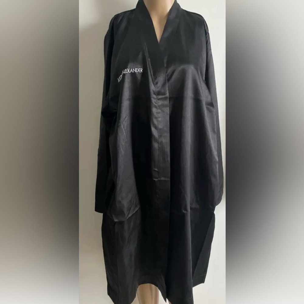 Justin Alexander Black Robe - Picture 11 of 11